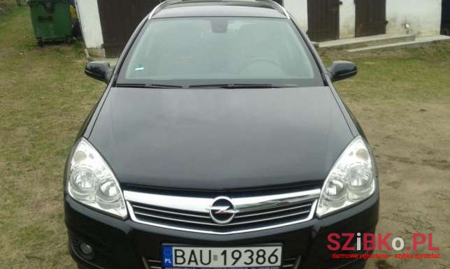 2008' Opel Astra photo #2
