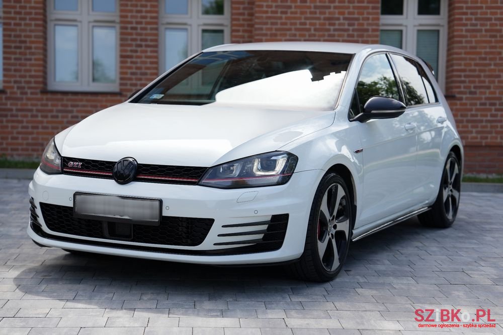 2015' Volkswagen Golf photo #3