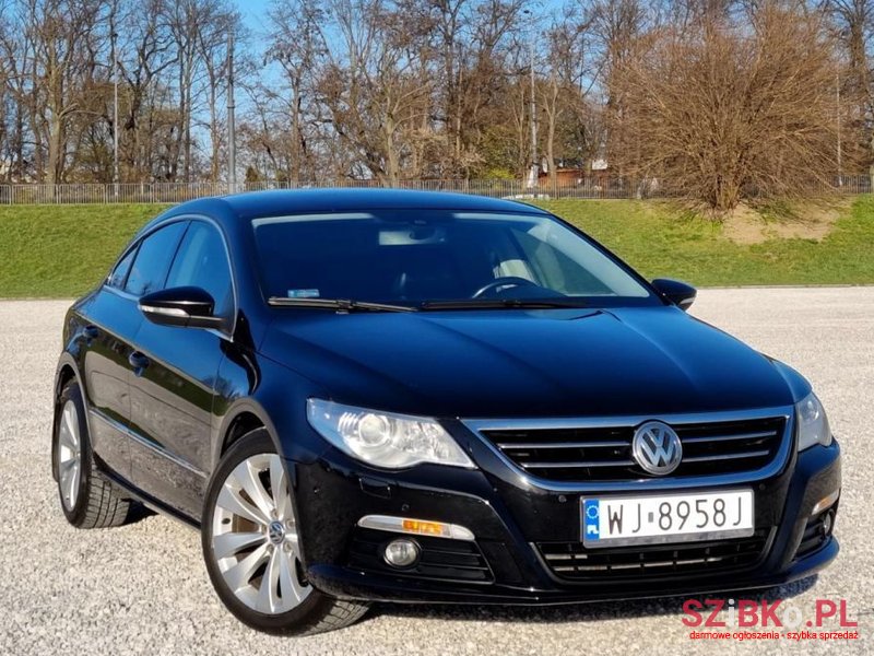 2009' Volkswagen Passat photo #1