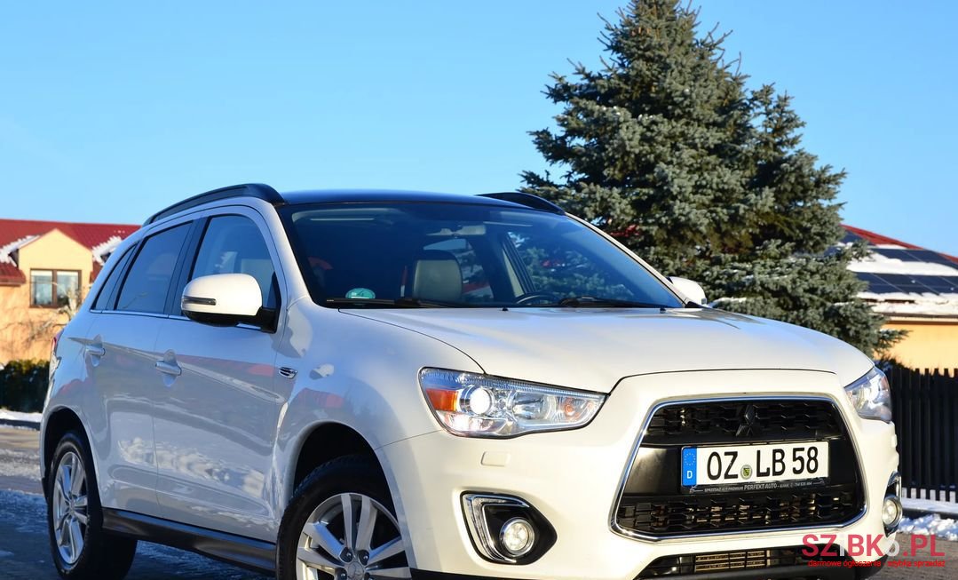 2012' Mitsubishi ASX photo #3