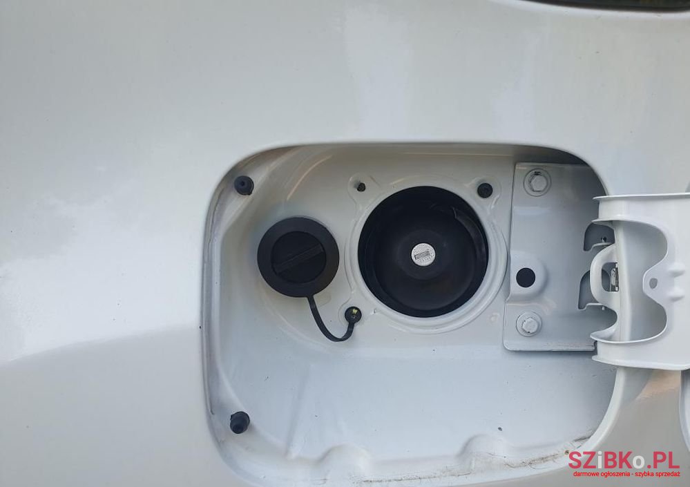 2014' Dacia Duster 1.6 photo #2