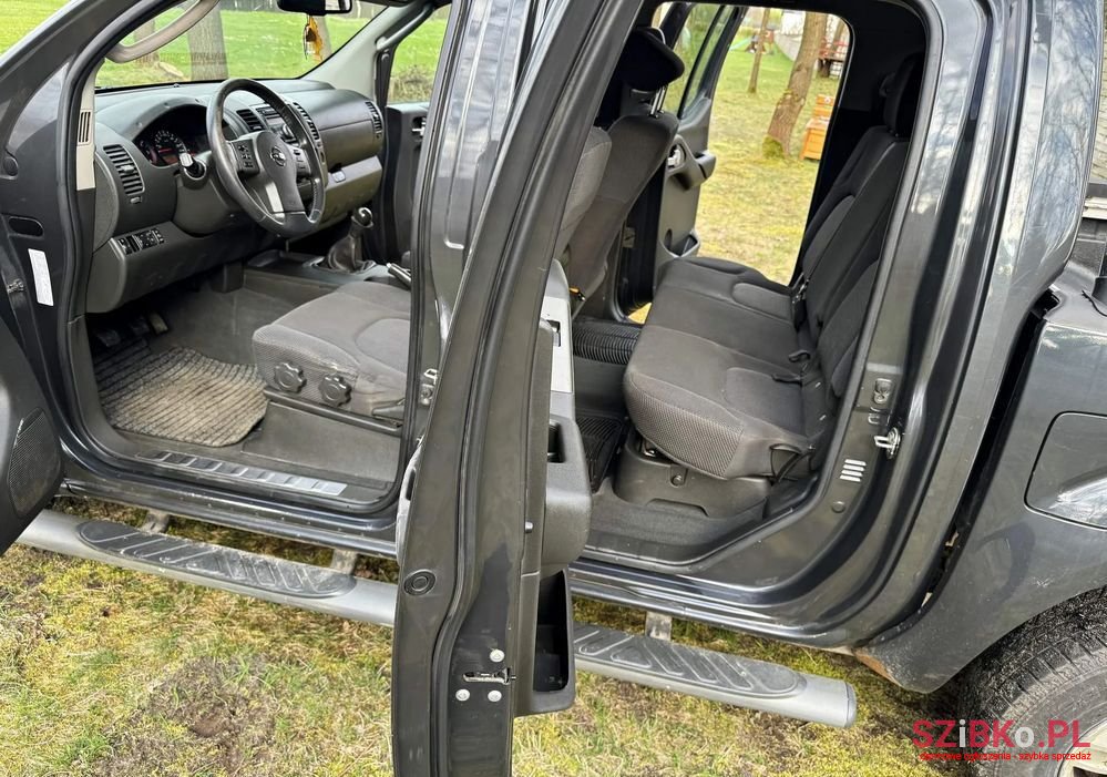2009' Nissan Navara 2.5 D R-Black photo #6