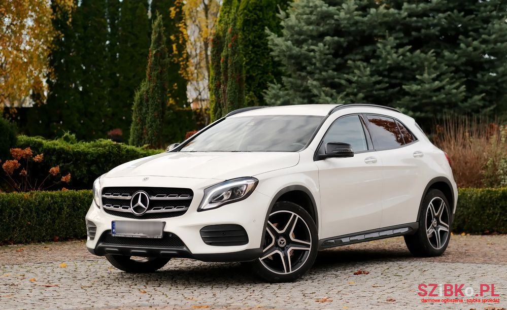 2017' Mercedes-Benz GLA photo #2