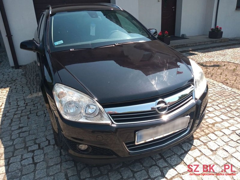 2008' Opel Astra photo #1