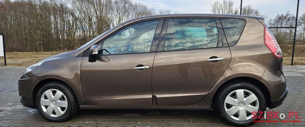 2010' Renault Scenic photo #4