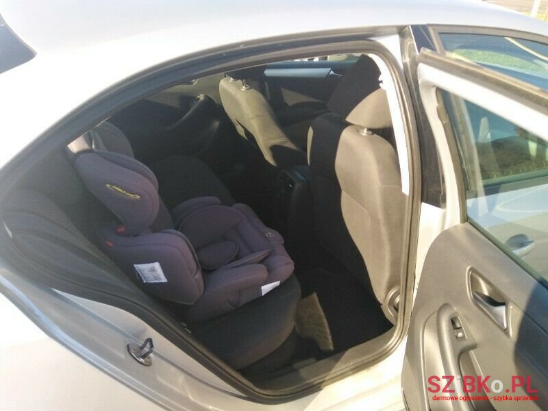 2011' Volkswagen Jetta photo #4