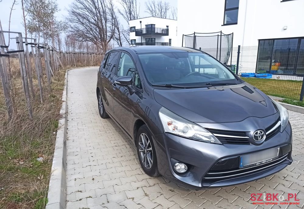 2014' Toyota Verso photo #3