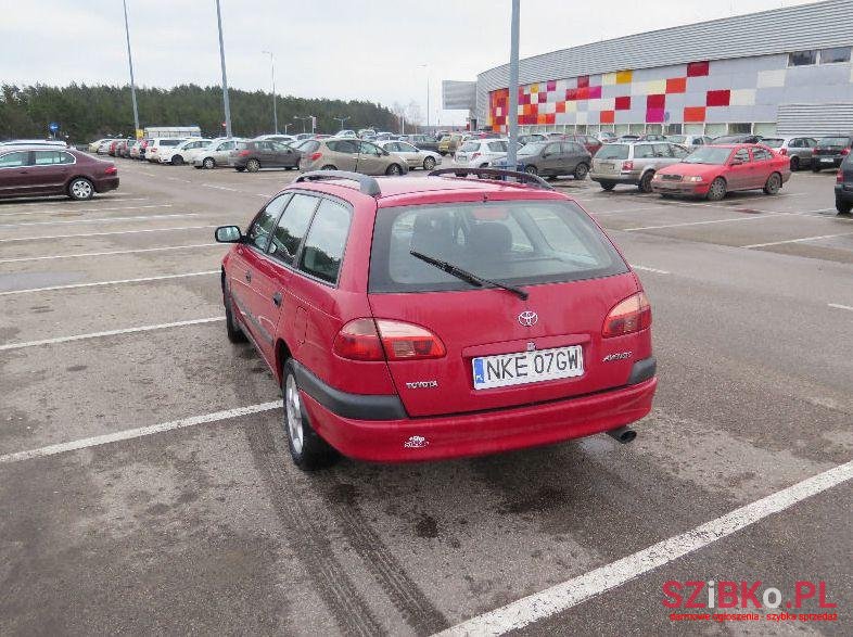2001' Toyota Avensis photo #2