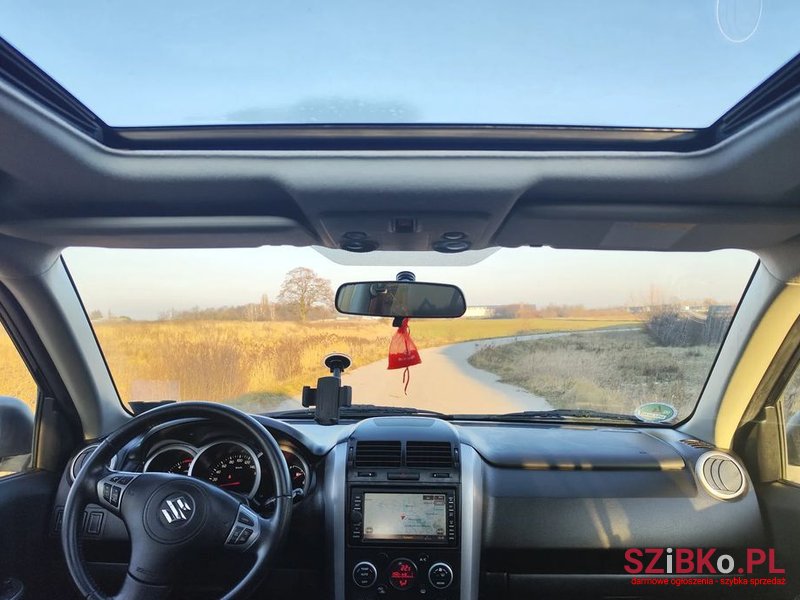 2010' Suzuki Grand Vitara photo #6