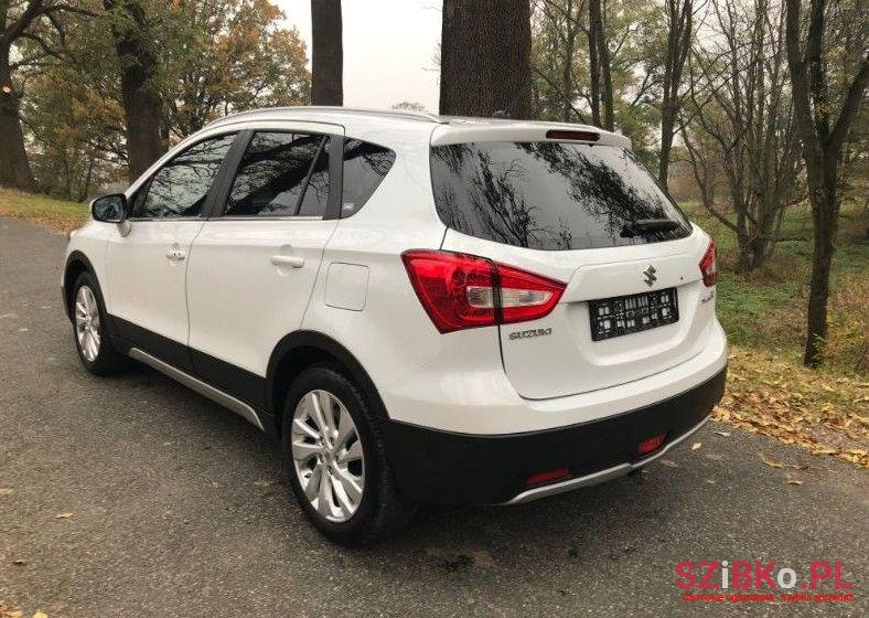 2017' Suzuki SX4 photo #2