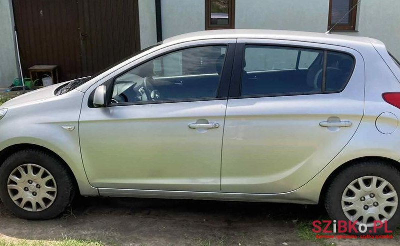 2011' Hyundai i20 photo #3