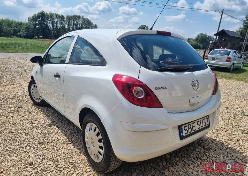 2011' Opel Corsa photo #3