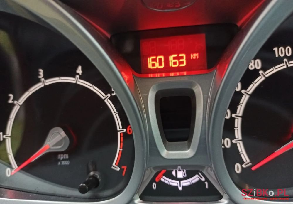 2011' Ford Fiesta 1.4 Titanium photo #6