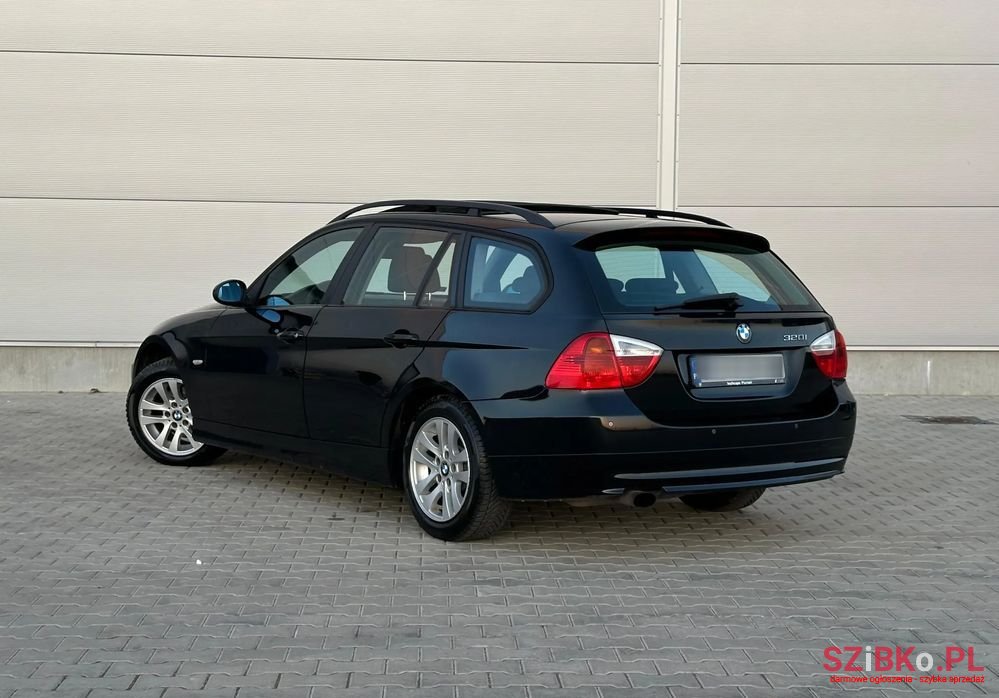 2006' BMW 3 Series 320I Touring photo #3
