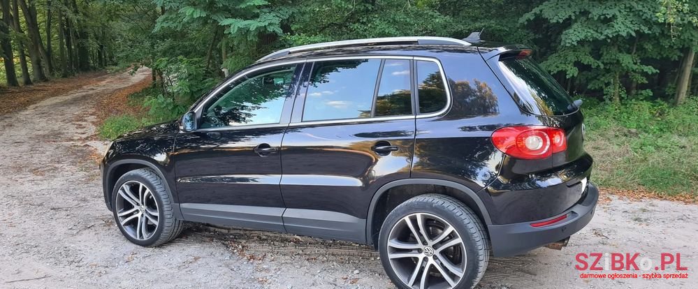 2010' Volkswagen Tiguan photo #5