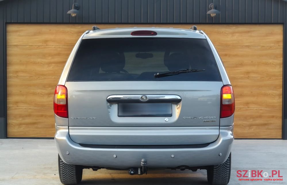 2001' Chrysler Grand Voyager photo #2