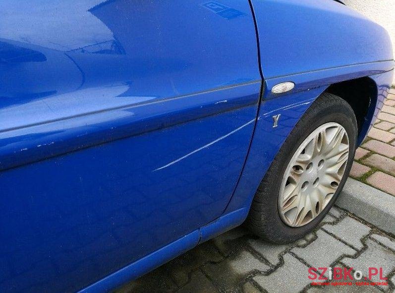 2002' Lancia Y Elefantino photo #1