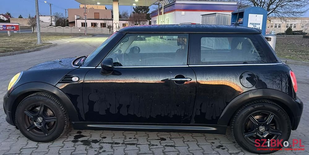 2011' MINI Cooper photo #2