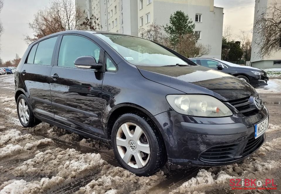 2005' Volkswagen Golf photo #2