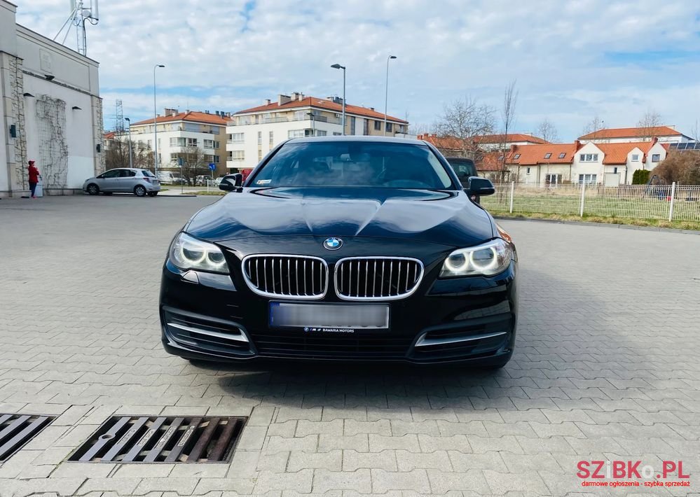 2015' BMW 5 Series 520D photo #6