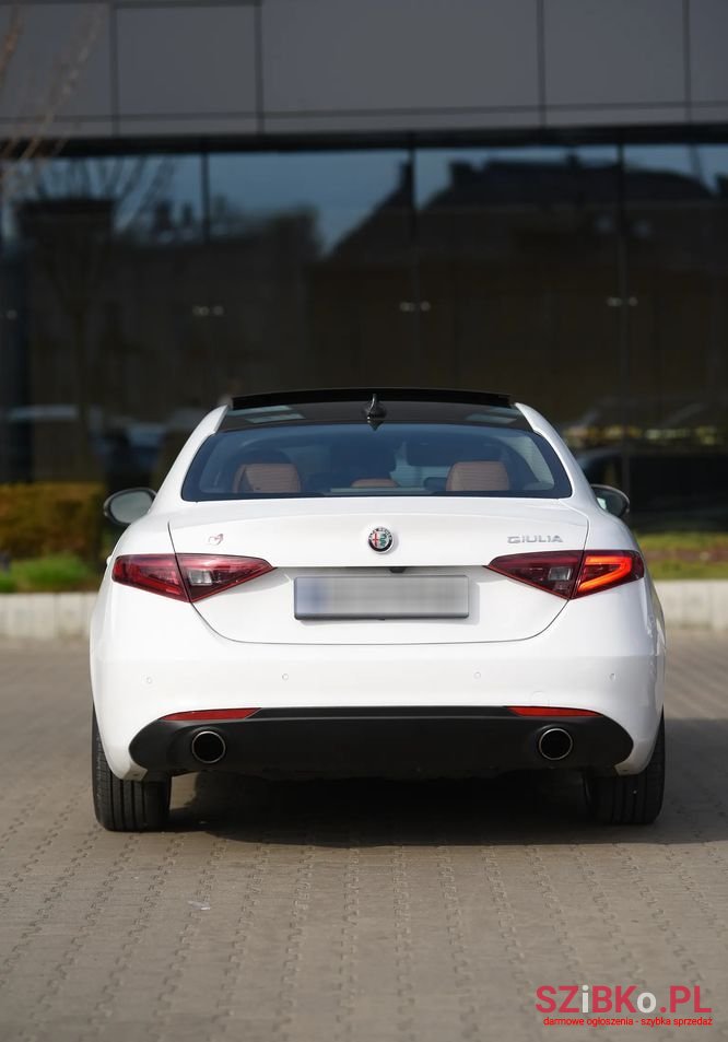 2019' Alfa Romeo Giulia photo #6