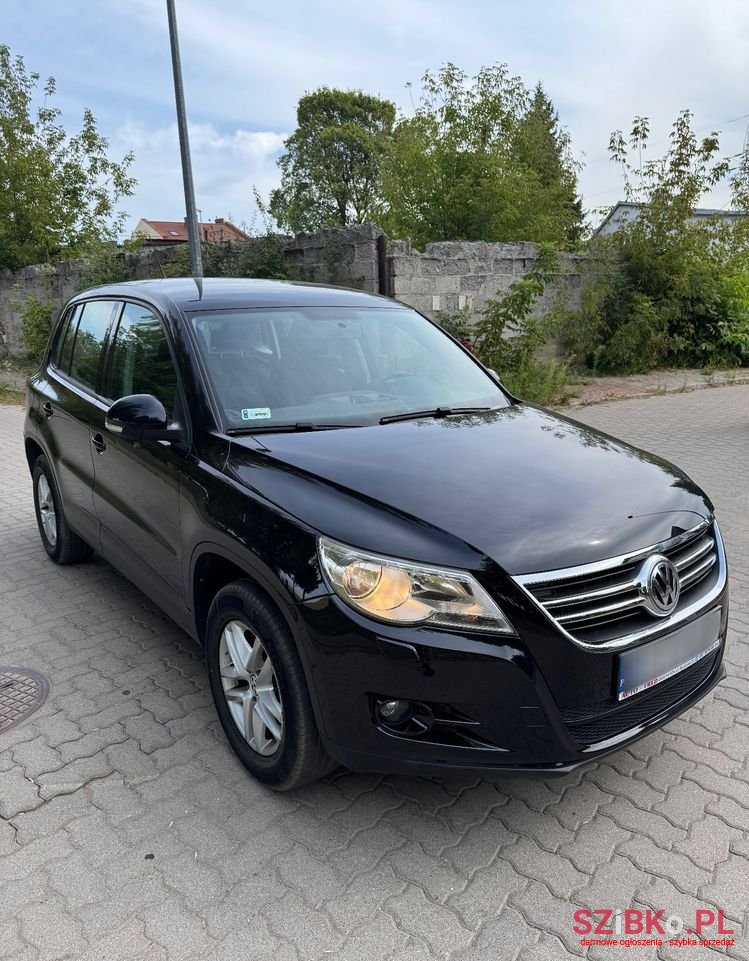2010' Volkswagen Tiguan photo #2