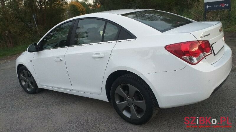 2011' Chevrolet Cruze photo #6