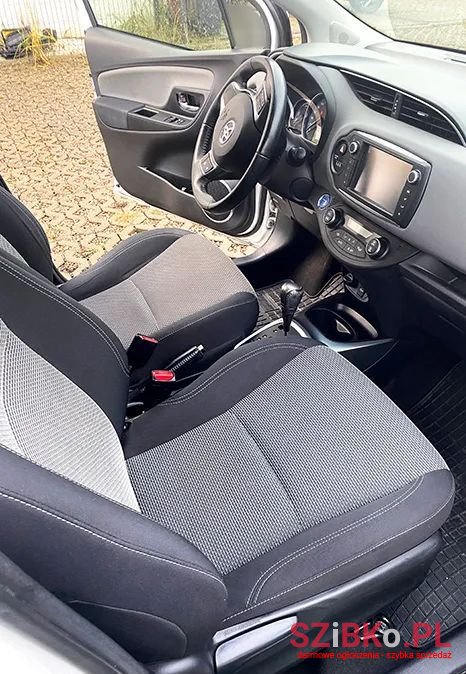 2016' Toyota Yaris photo #5