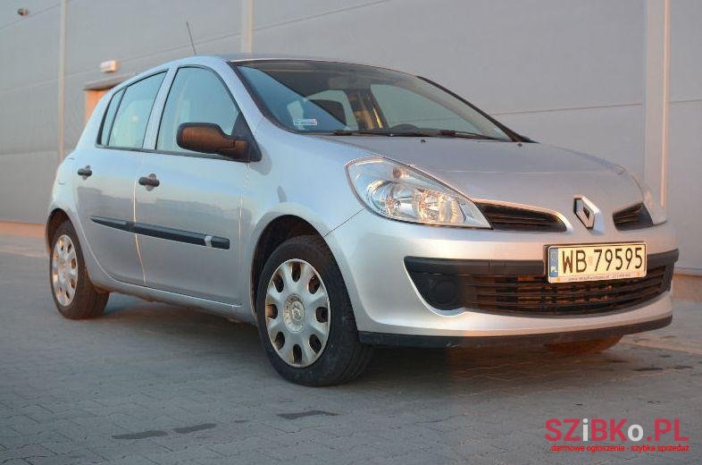 2006' Renault Clio photo #2