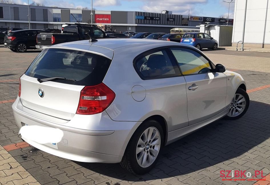 2010' BMW 1 Series photo #6