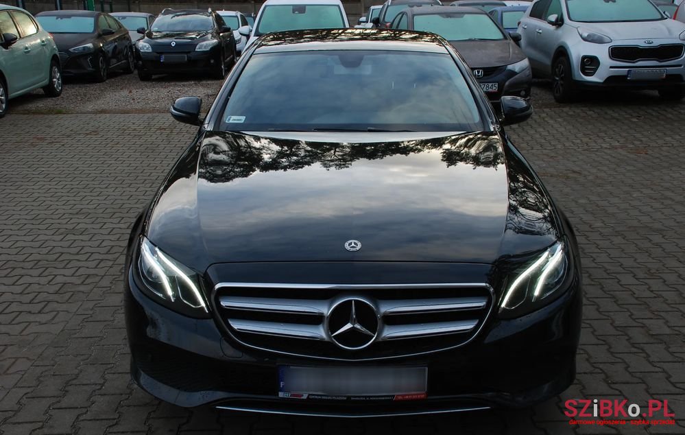2017' Mercedes-Benz E-Class 220 D 9G-Tronic photo #5