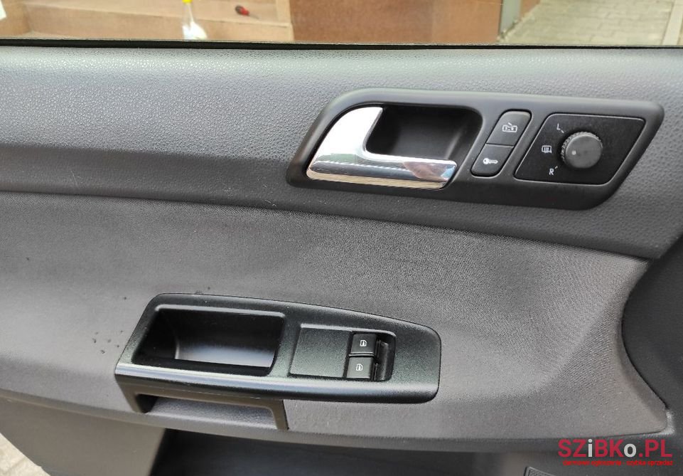 2008' Volkswagen Polo photo #6