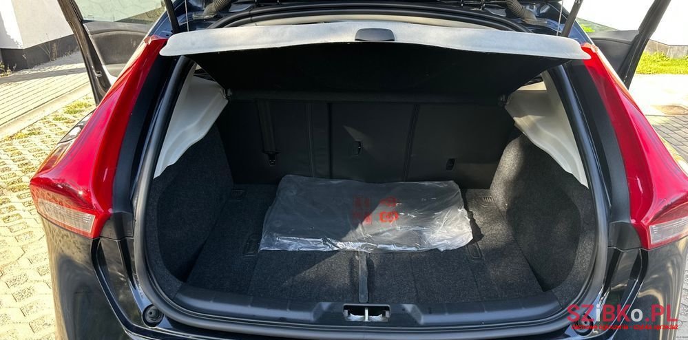 2015' Volvo V40 T4 Momentum photo #4