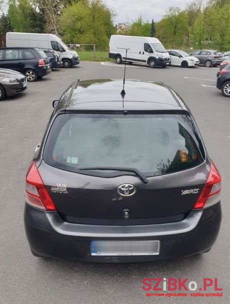 2011' Toyota Yaris 1.4 D-4D photo #2