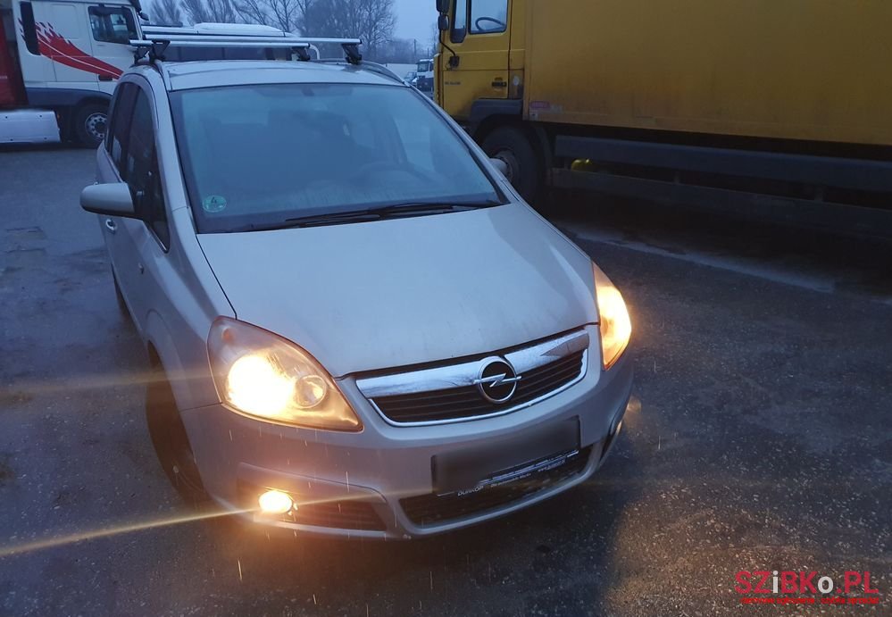 2006' Opel Zafira 1.8 Design Edition photo #2