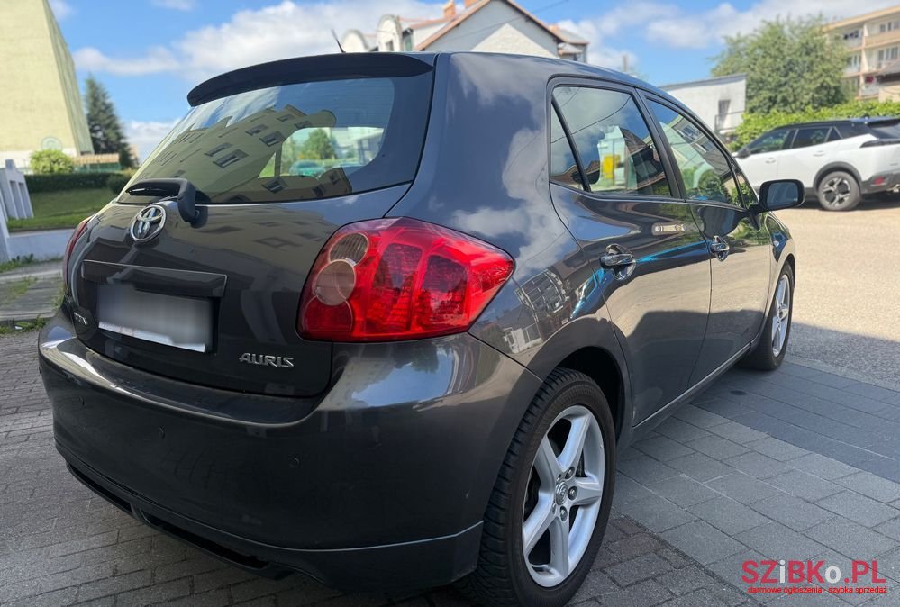 2010' Toyota Auris 1.4 D-4D Premium photo #5