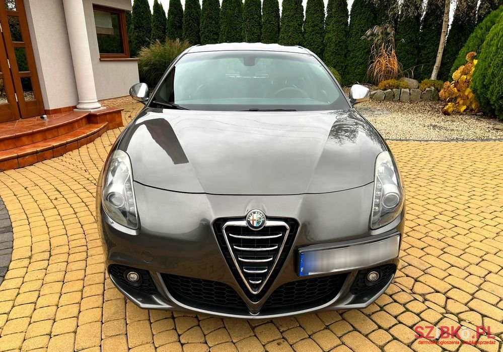 2013' Alfa Romeo Giulietta photo #6