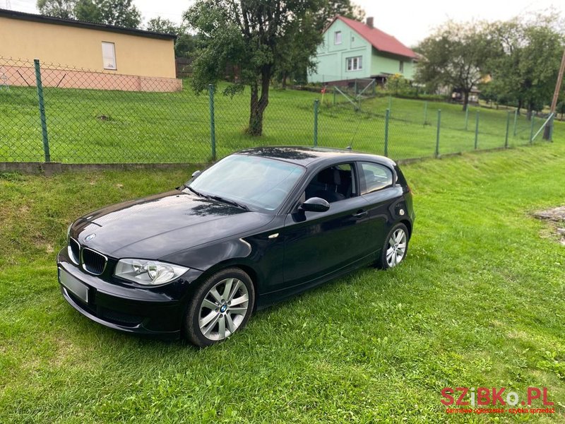 2009' BMW 1 Series 116I photo #2