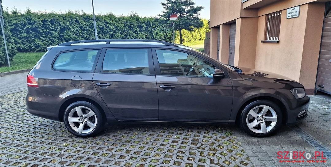 2015' Volkswagen Passat photo #2