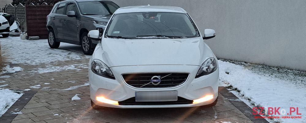 2013' Volvo V40 Cc D2 Momentum photo #3
