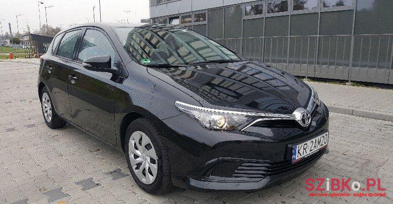 2017' Toyota Auris photo #2