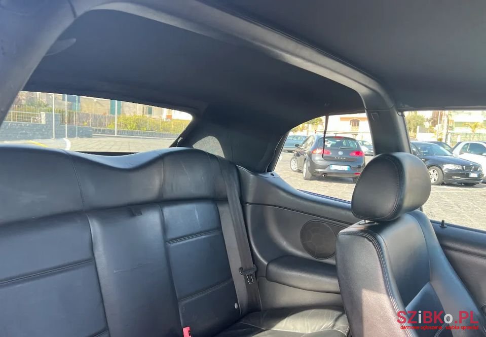 2002' Volkswagen Golf photo #6