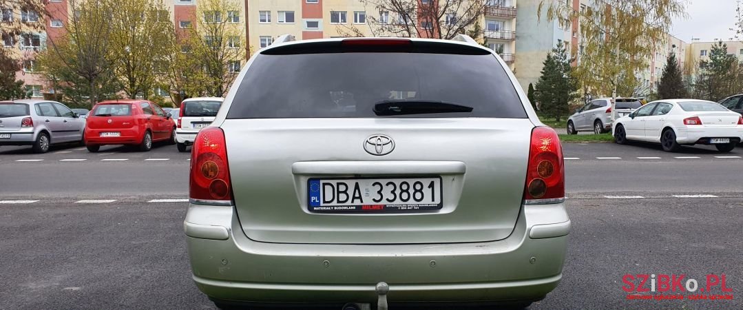 2005' Toyota Avensis photo #6