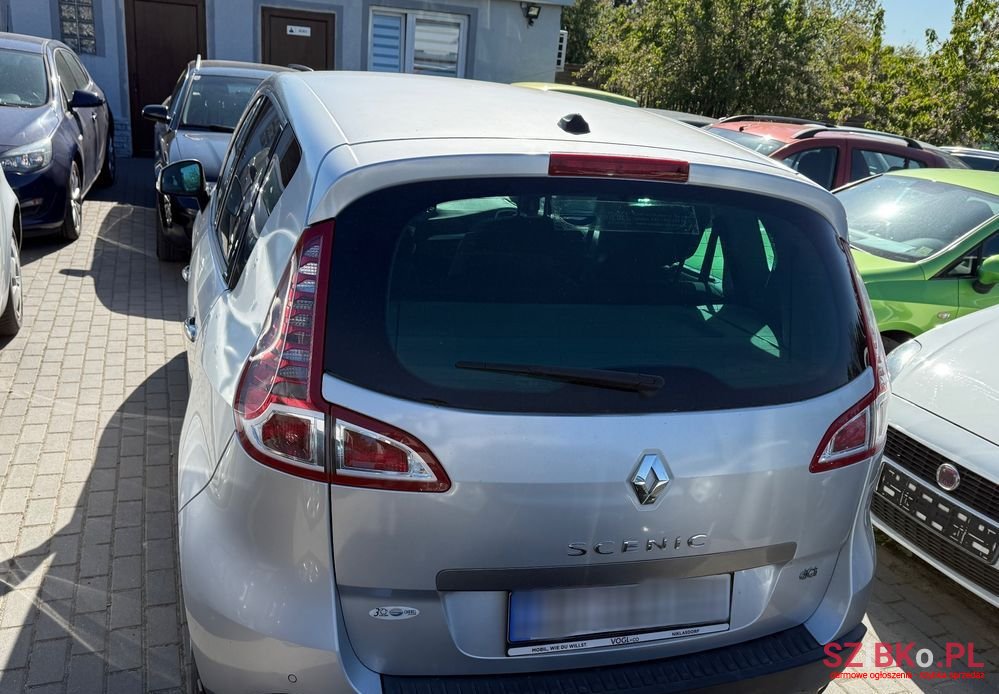 2011' Renault Scenic photo #5