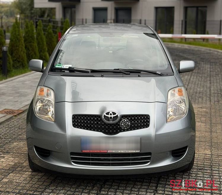 2007' Toyota Yaris 1.3 Prestige photo #2