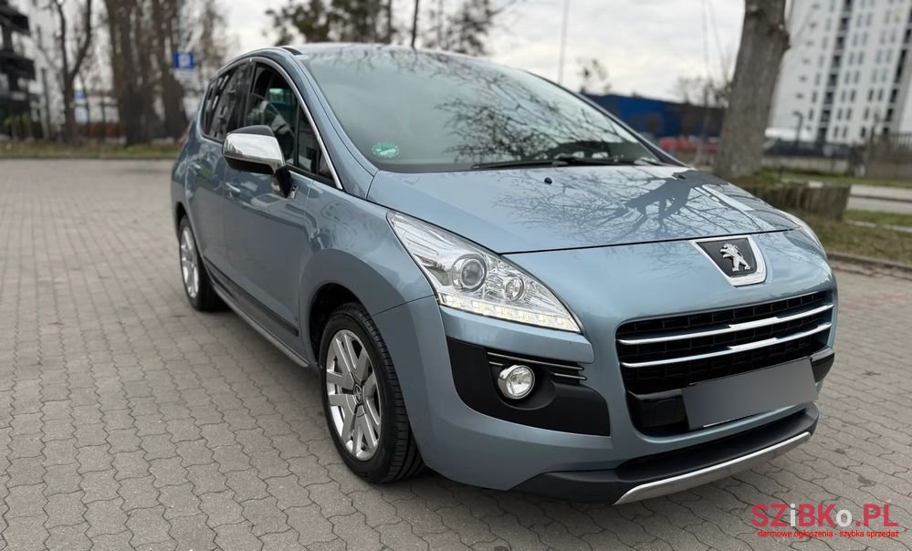 2012' Peugeot 3008 2.0 Hybrid4 photo #1