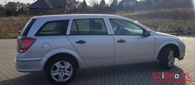 2012' Opel Astra photo #1