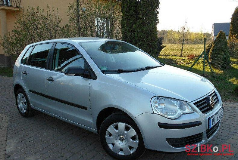 2005' Volkswagen Polo photo #1