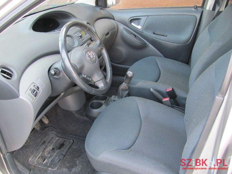 2005' Toyota Yaris photo #1