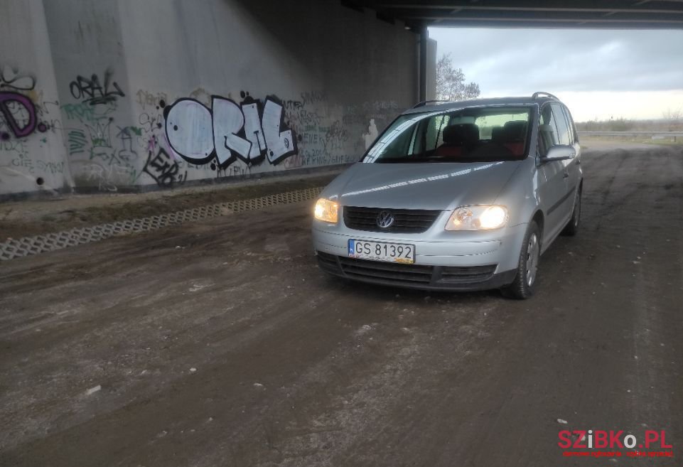 2004' Volkswagen Touran photo #1